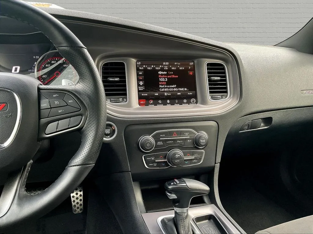 Dodge Charger photo 9