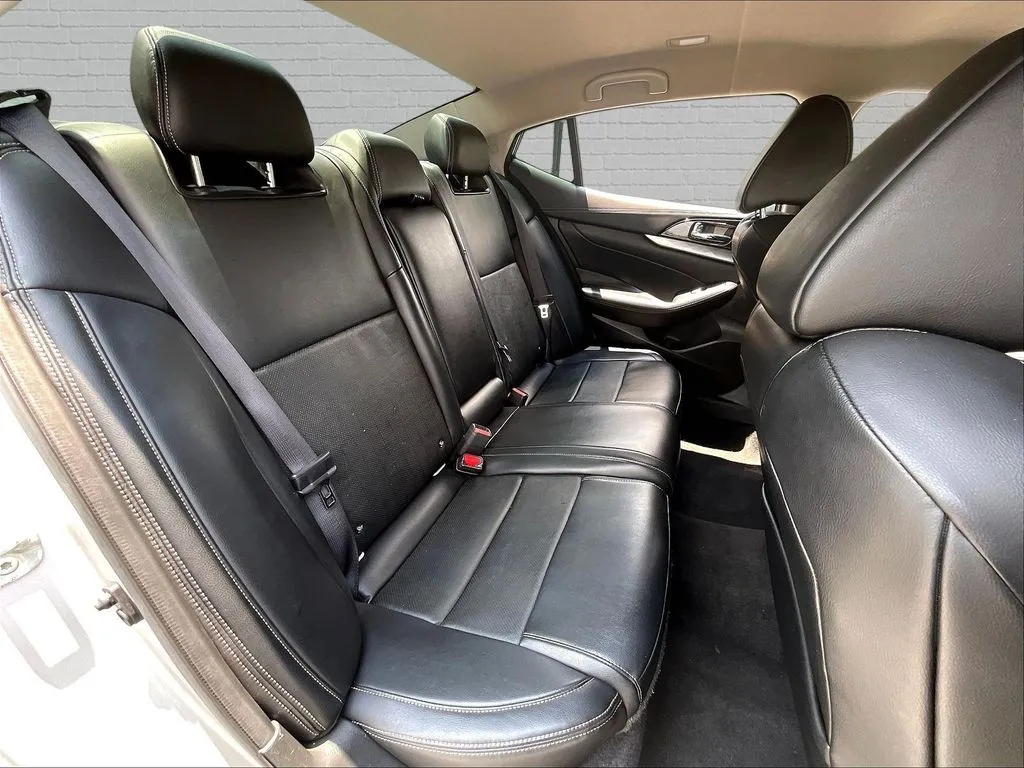Nissan Maxima photo 21