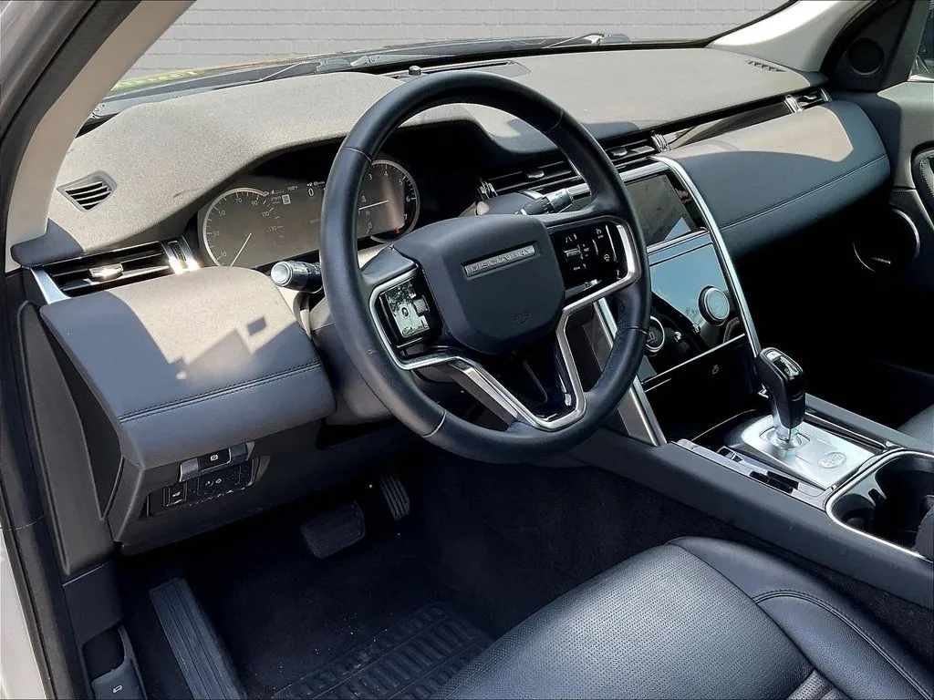 Land Rover Discovery Sport photo 14