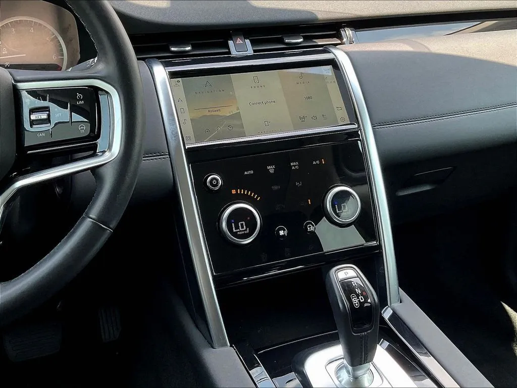 Land Rover Discovery Sport photo 9