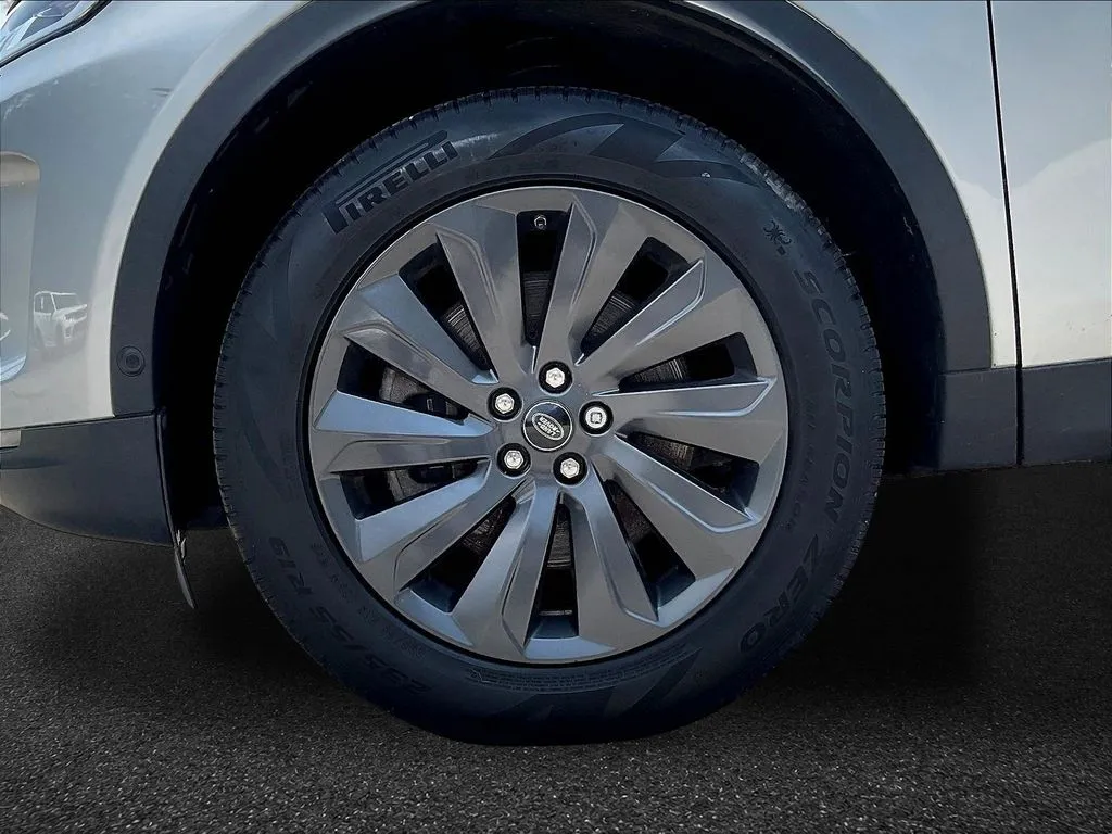 Land Rover Discovery Sport photo 27