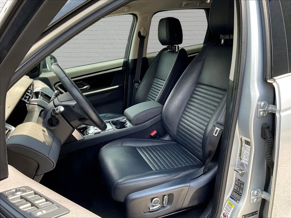 Land Rover Discovery Sport photo 17