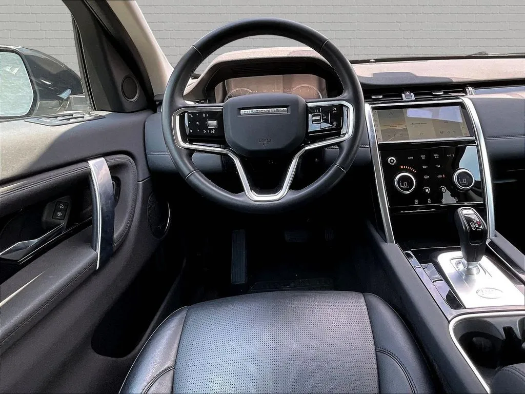 Land Rover Discovery Sport photo 8