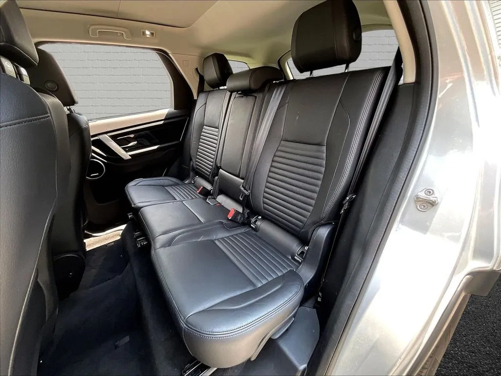 Land Rover Discovery Sport photo 18