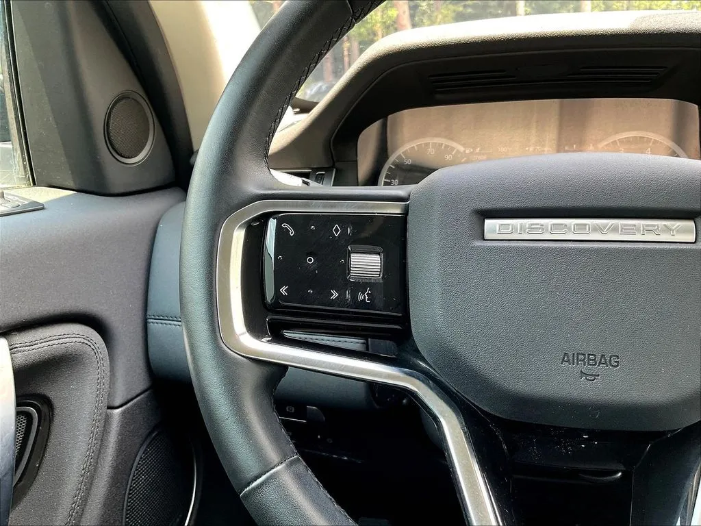 Land Rover Discovery Sport photo 10