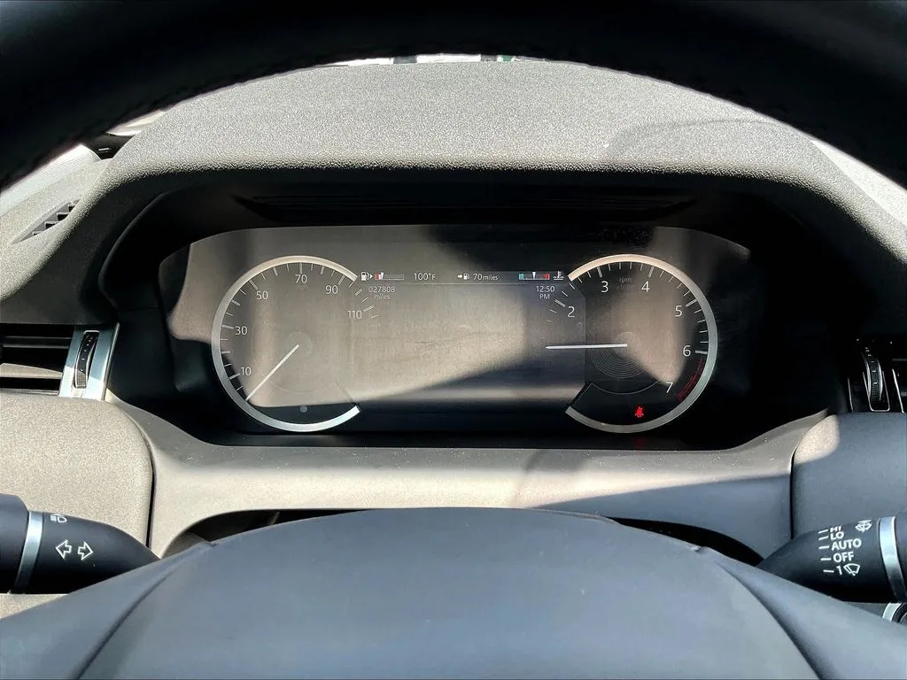Land Rover Discovery Sport photo 12