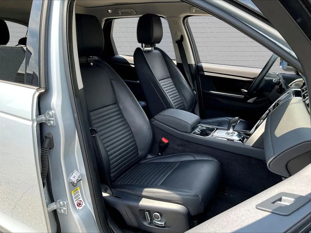 Land Rover Discovery Sport photo 24