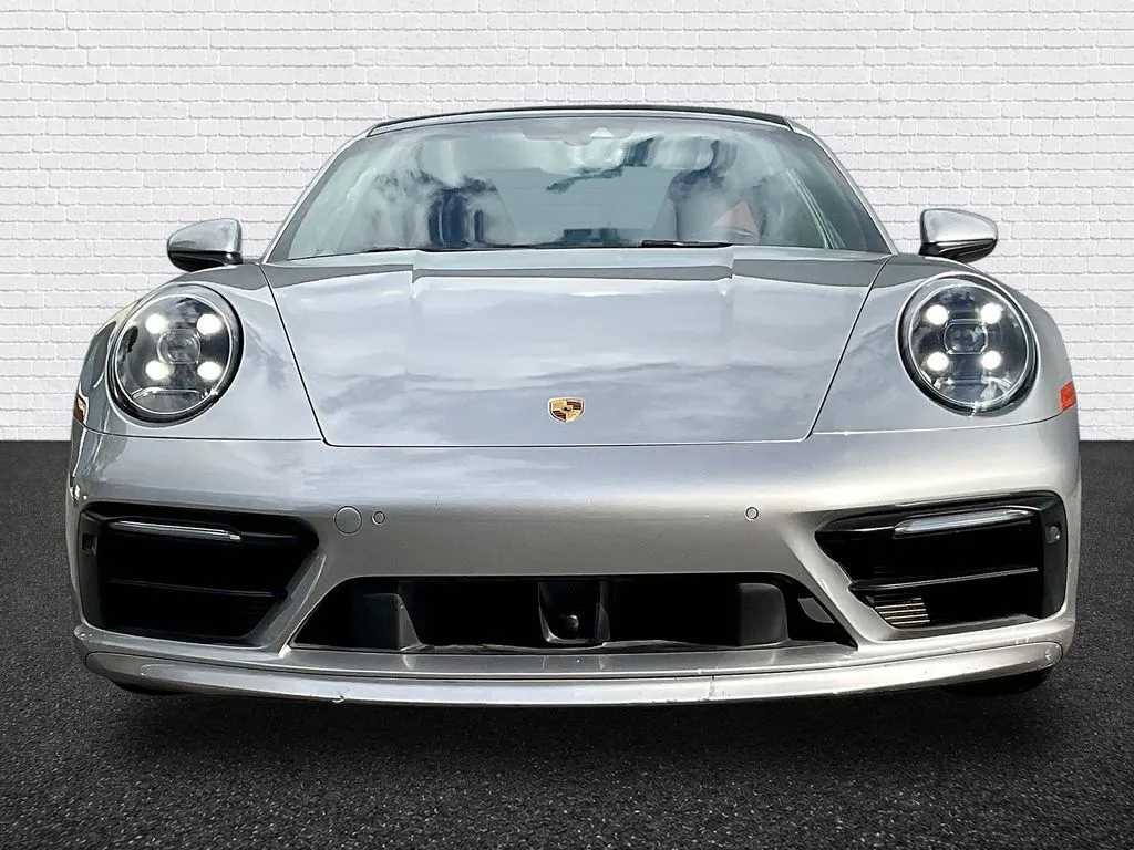 Porsche 911 photo 2