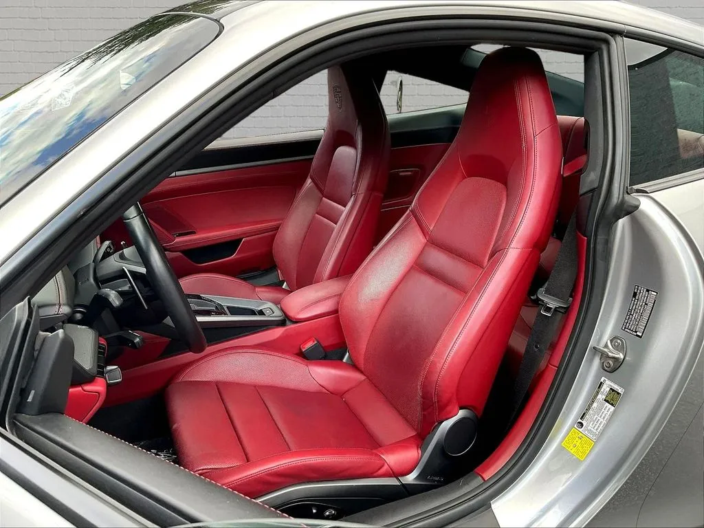 Porsche 911 photo 17