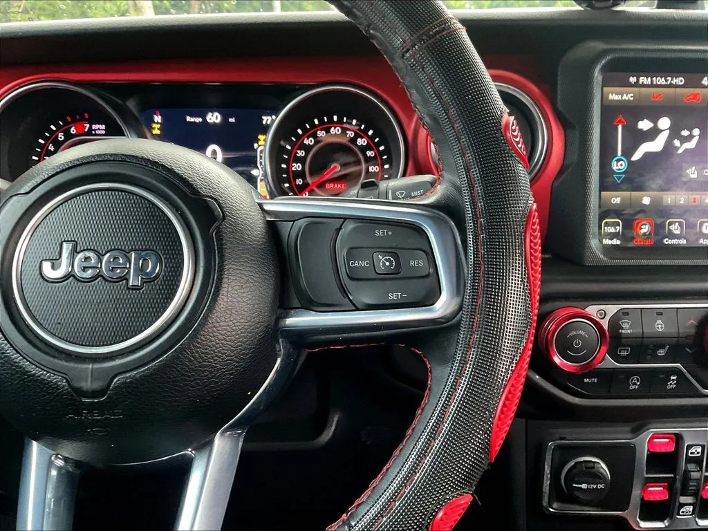 Jeep Wrangler photo 12