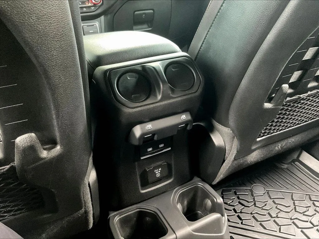Jeep Wrangler photo 10