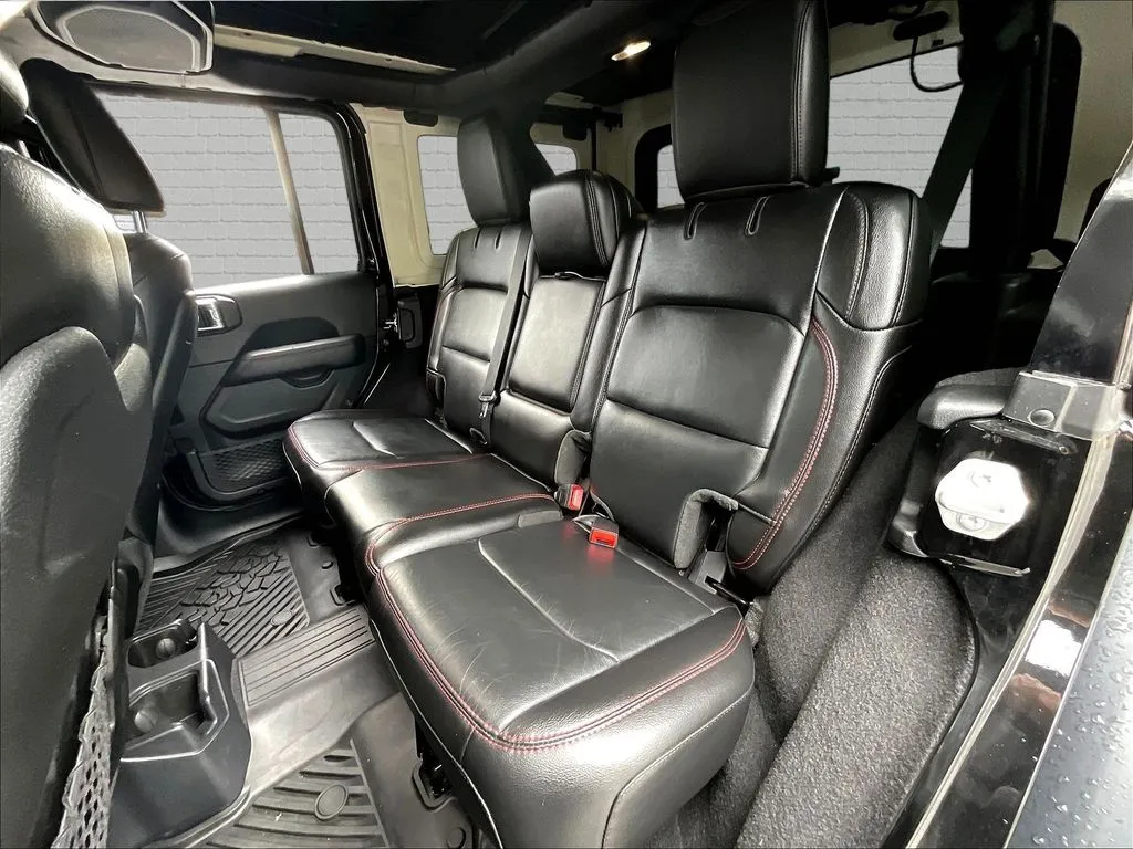 Jeep Wrangler photo 20
