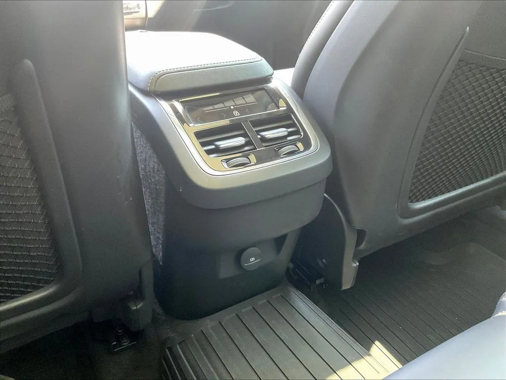 Volvo XC60 photo 10