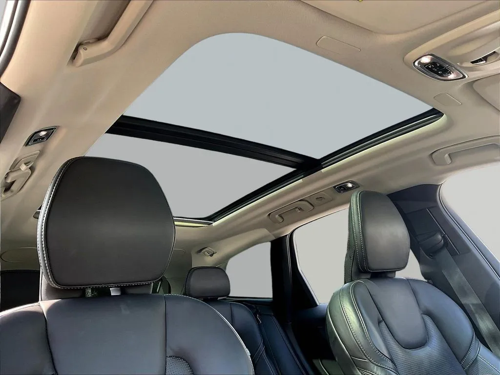 Volvo XC60 photo 24