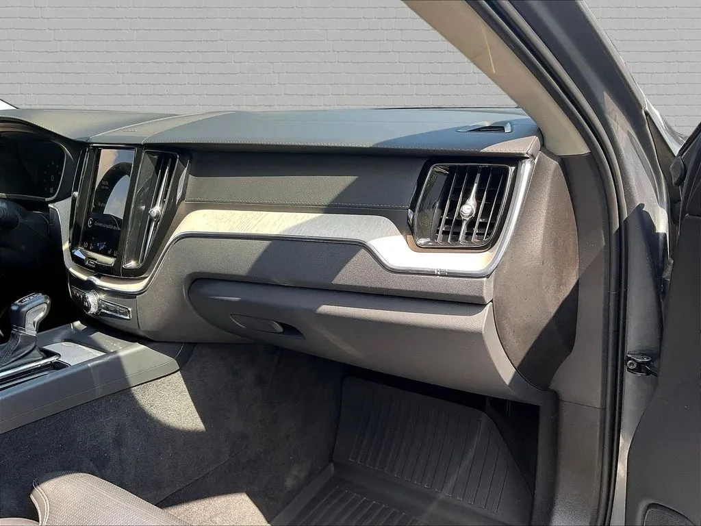Volvo XC60 photo 23