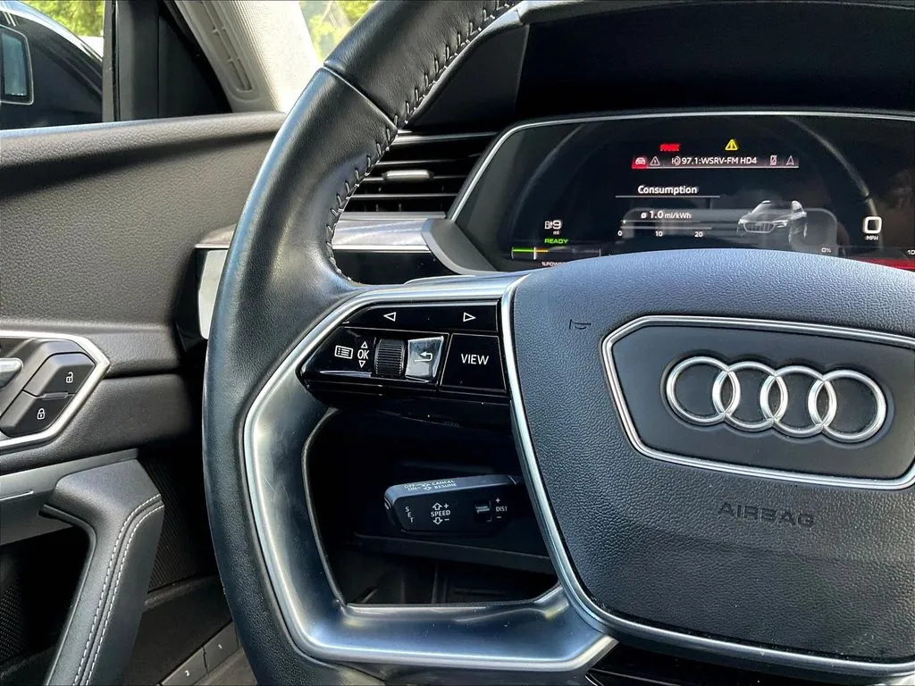 Audi e-tron Sportback photo 11