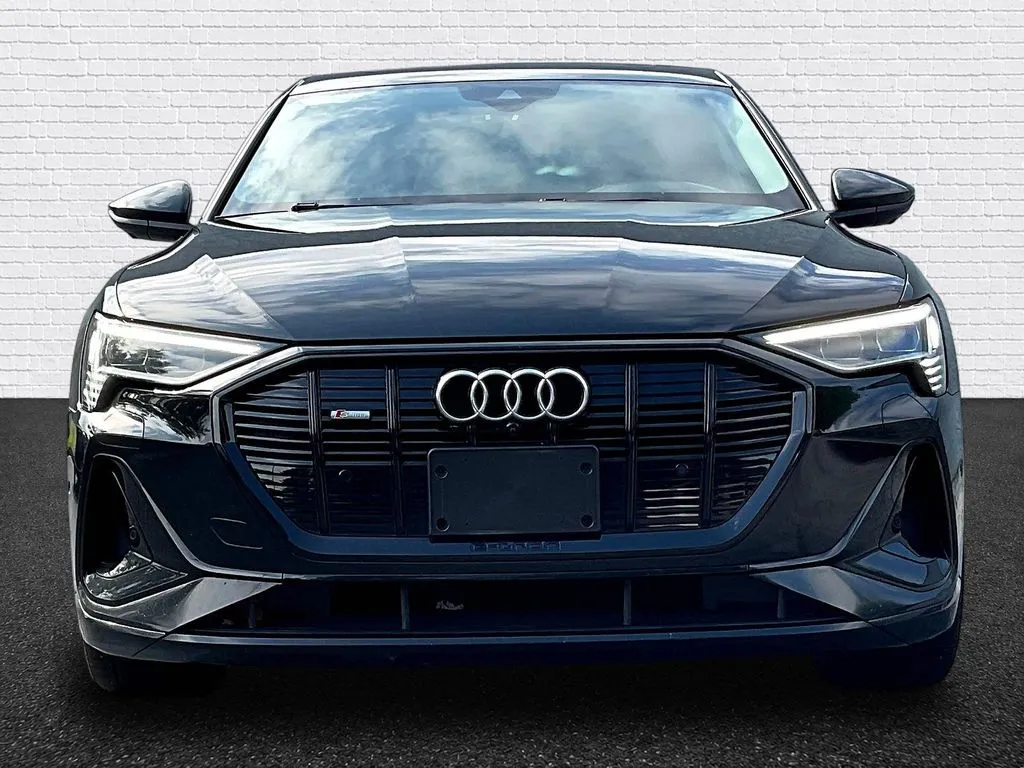 Audi e-tron Sportback photo 2