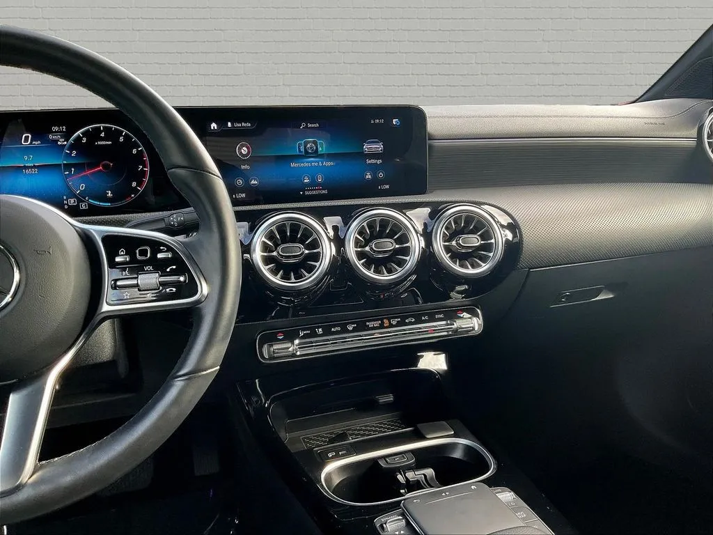 Mercedes-Benz CLA photo 9