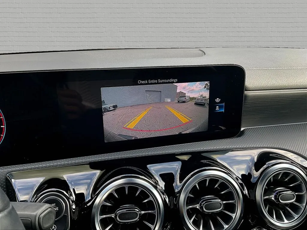 Mercedes-Benz CLA photo 14