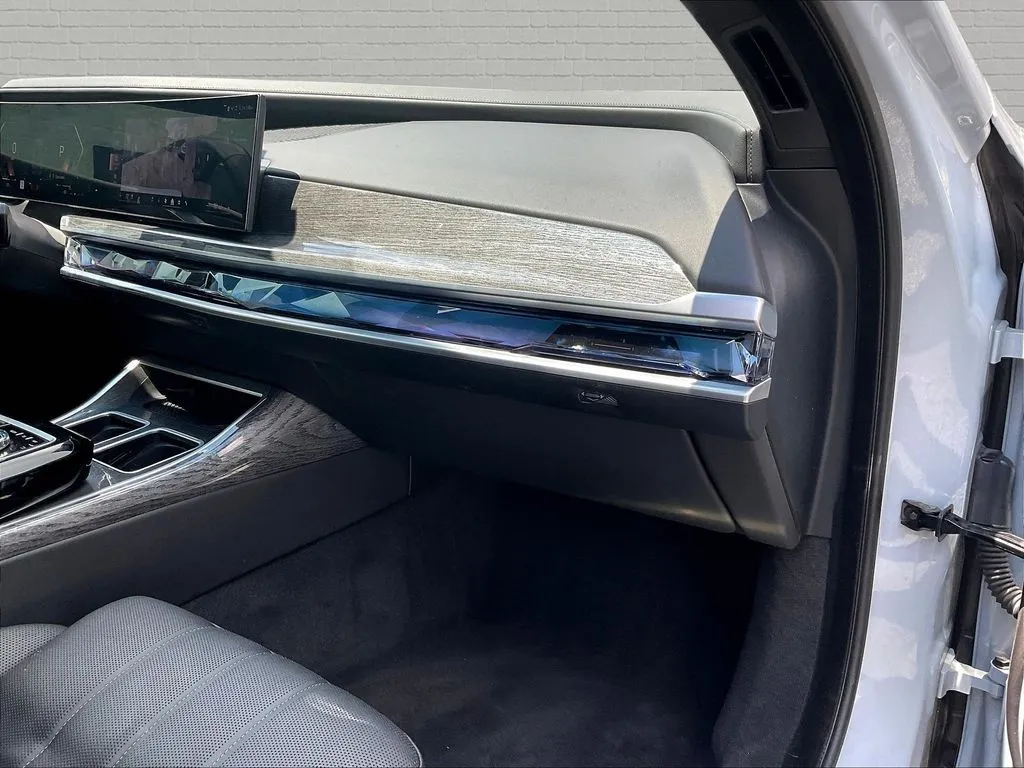 BMW 7 Series photo 23