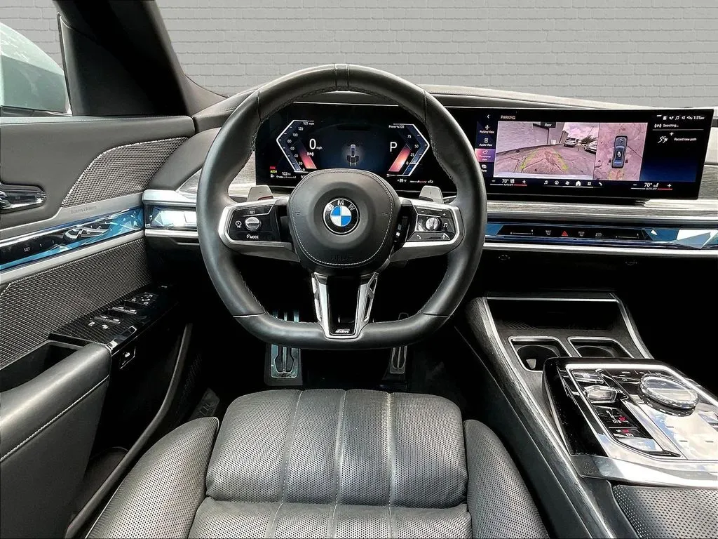 BMW 7 Series photo 8