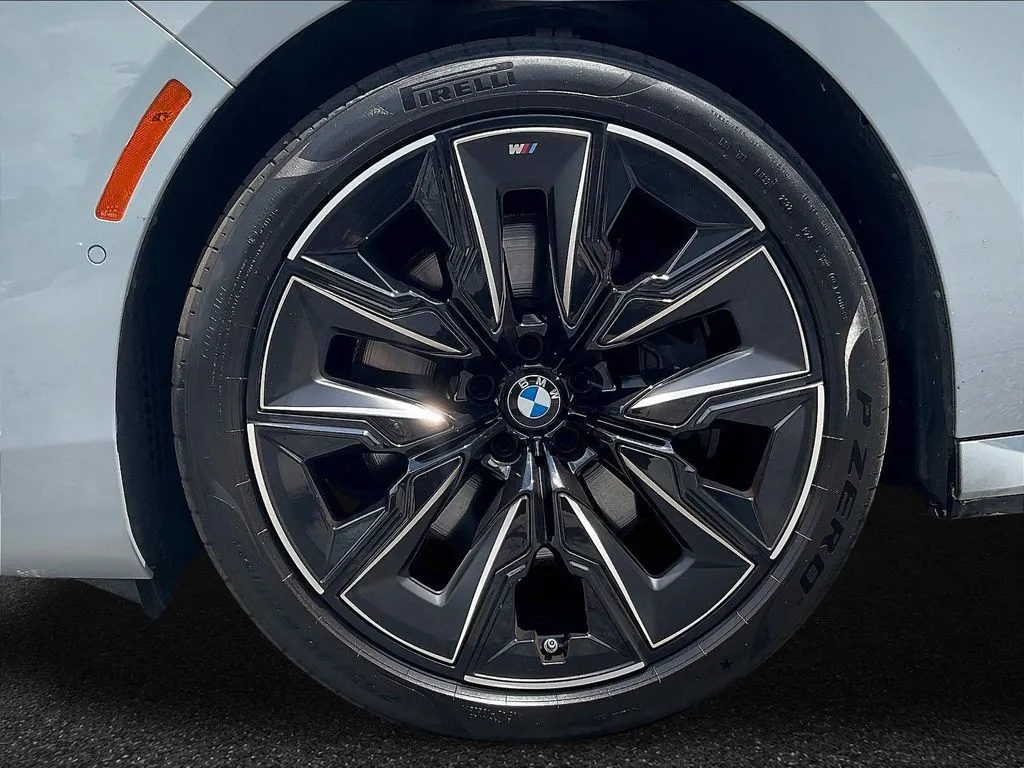 BMW 7 Series photo 28