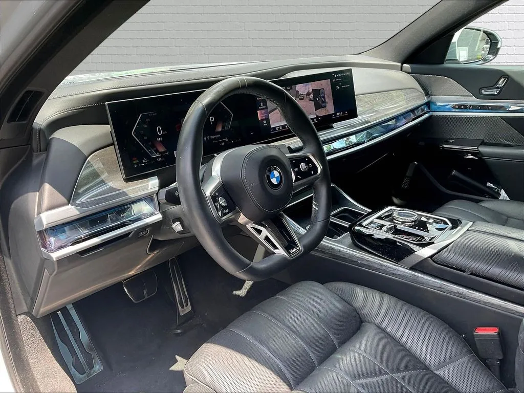 BMW 7 Series photo 15