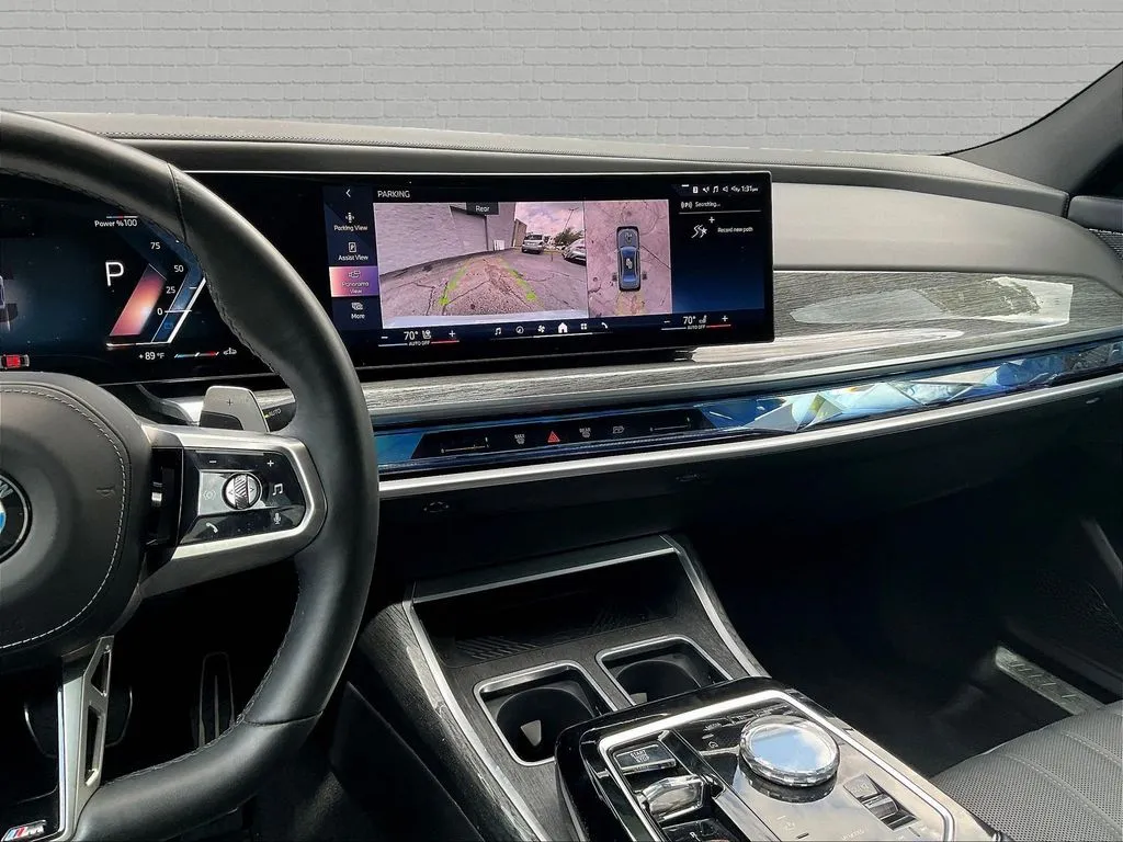 BMW 7 Series photo 9