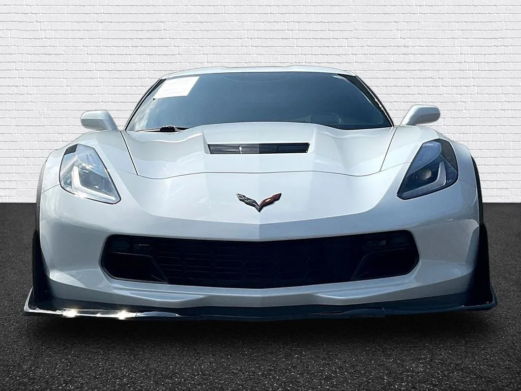 Chevrolet Corvette photo 2