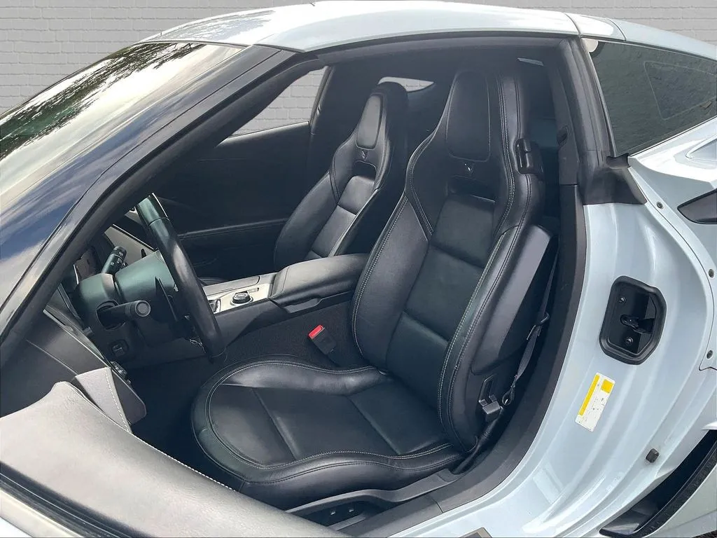Chevrolet Corvette photo 17