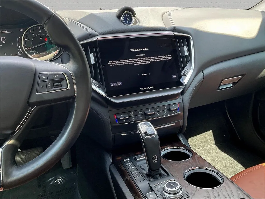 Maserati Ghibli photo 9