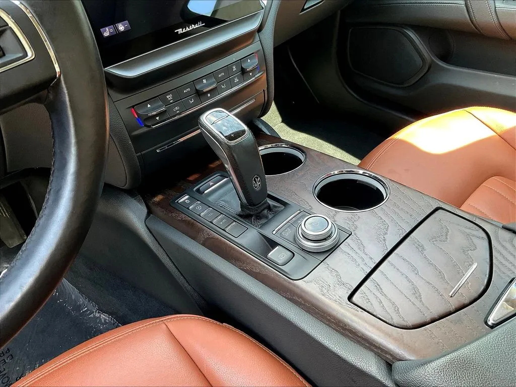 Maserati Ghibli photo 16