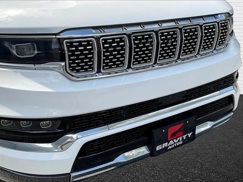 Jeep Grand Wagoneer photo 28