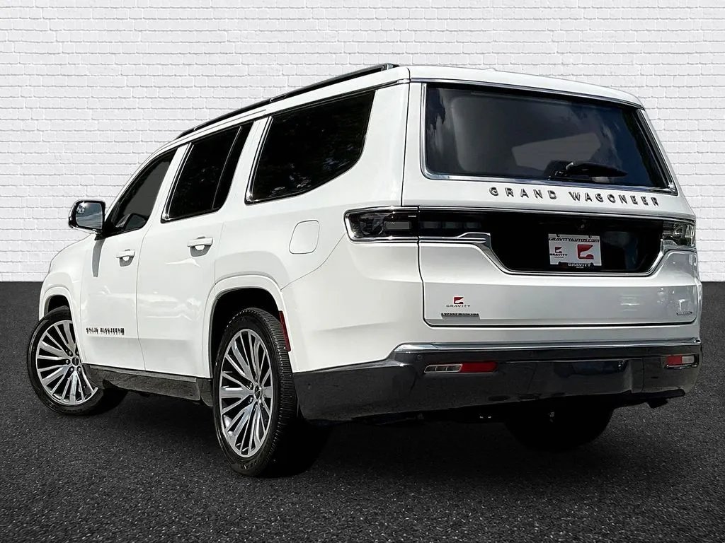 Jeep Grand Wagoneer photo 4