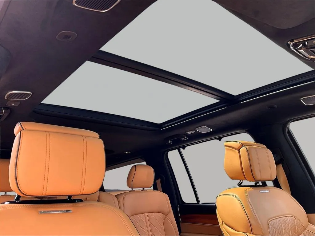 Jeep Grand Wagoneer photo 24
