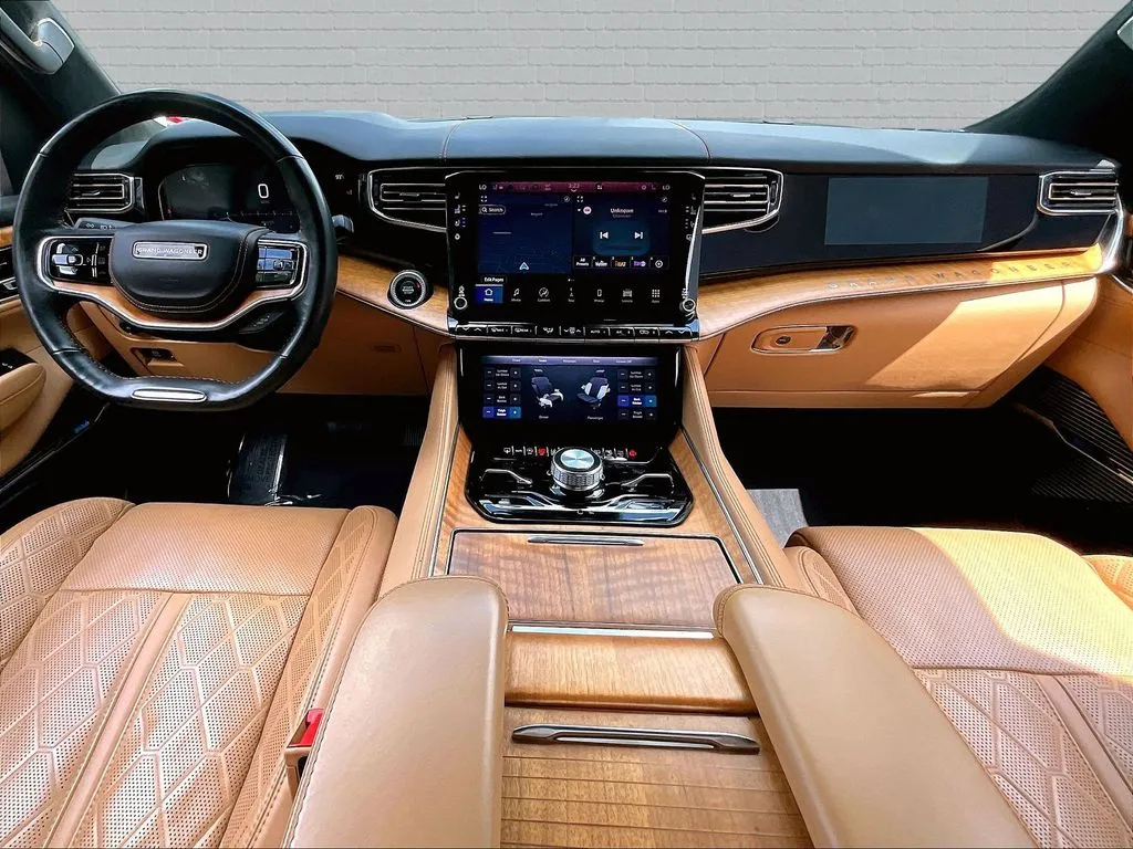 Jeep Grand Wagoneer photo 7