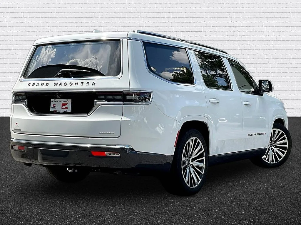 Jeep Grand Wagoneer photo 6