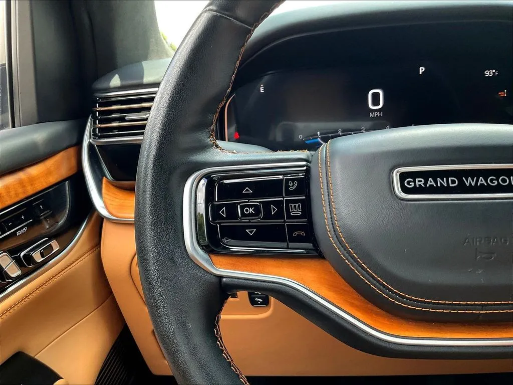 Jeep Grand Wagoneer photo 10
