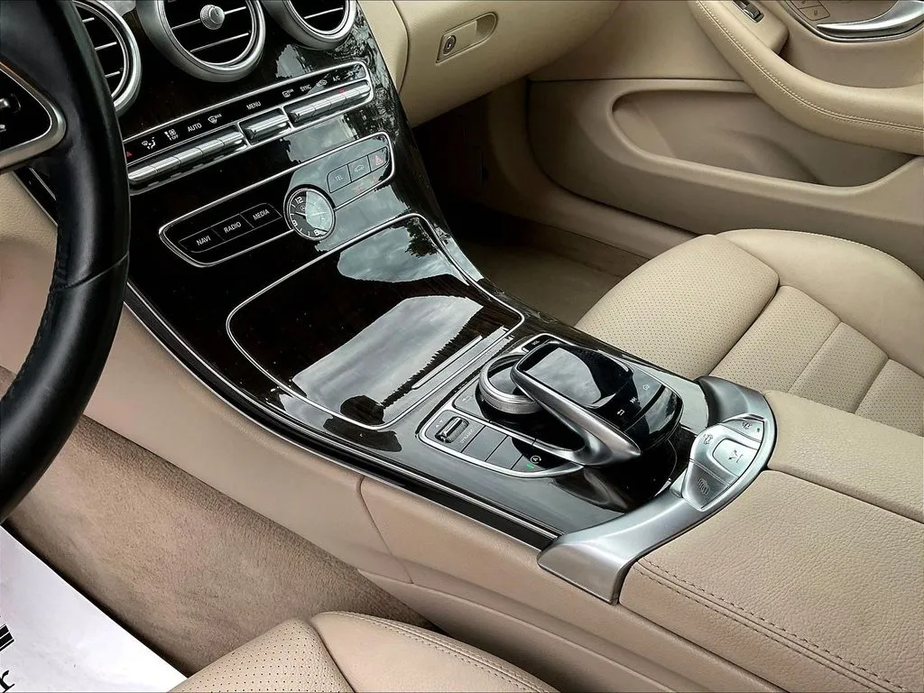 Mercedes-Benz C-Class photo 16
