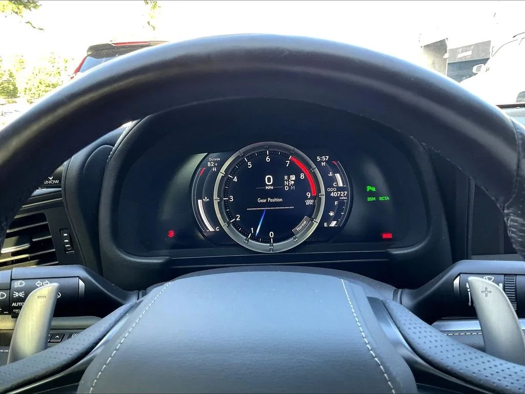 Lexus LC photo 12