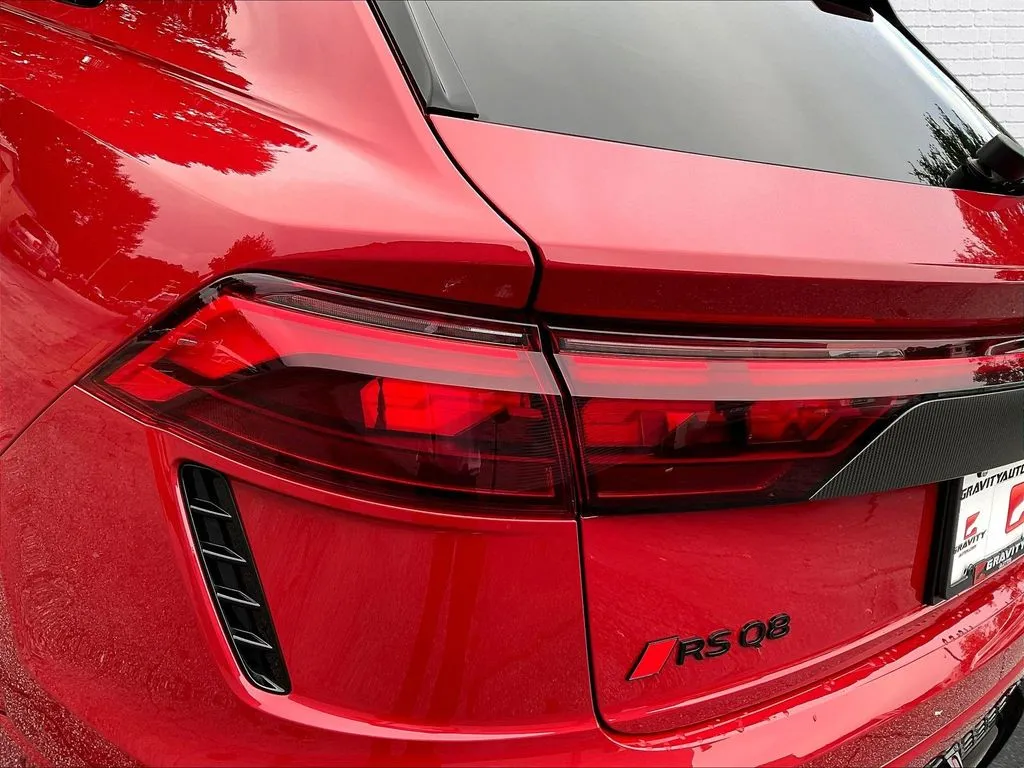 Audi RS Q8 performance photo 21