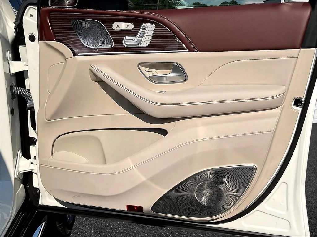 Mercedes-Benz GLS photo 26