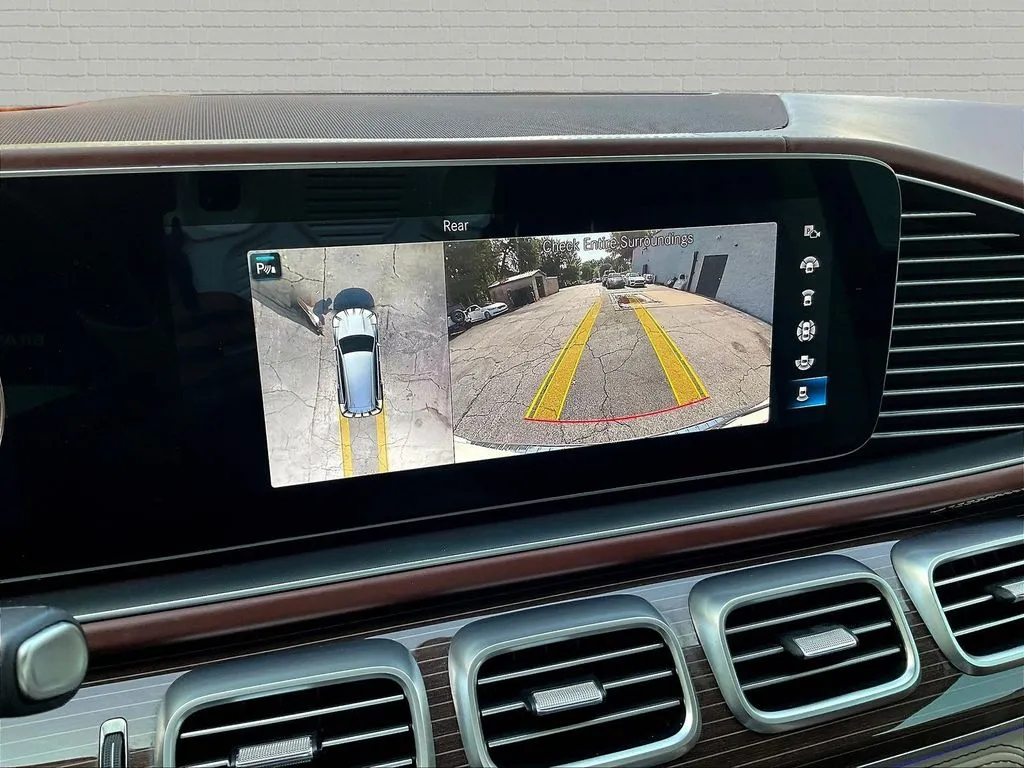Mercedes-Benz GLS photo 14
