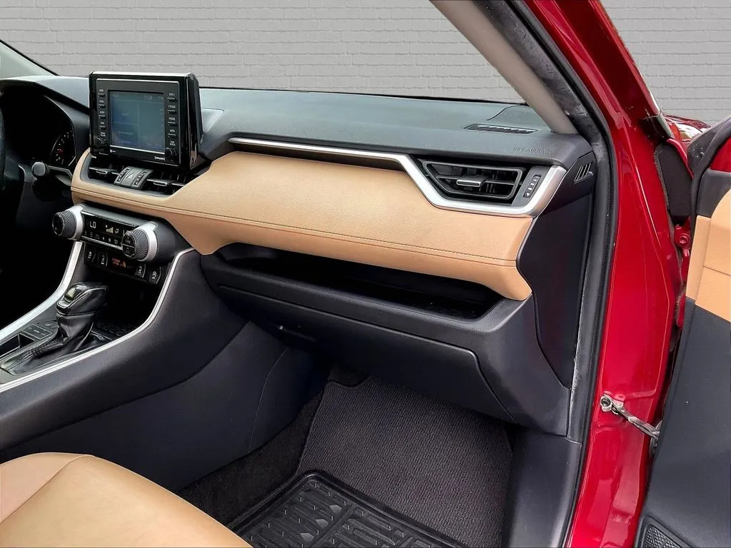 Toyota RAV4 photo 18