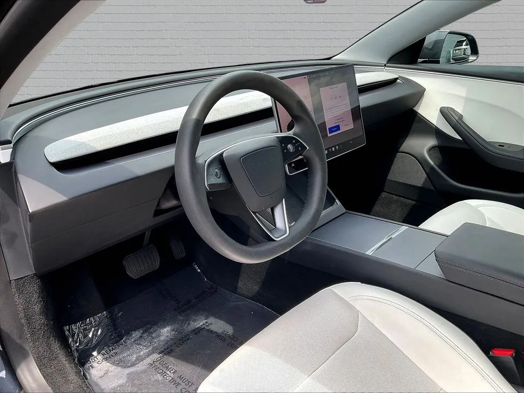 Tesla Model 3 photo 14