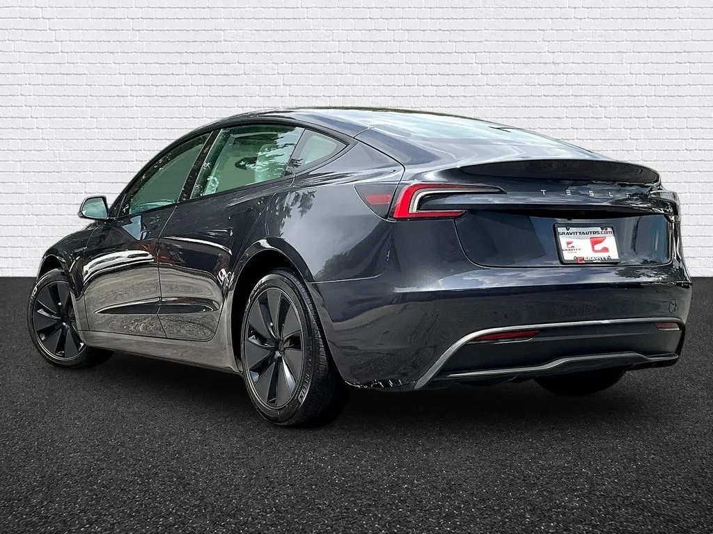 Tesla Model 3 photo 4
