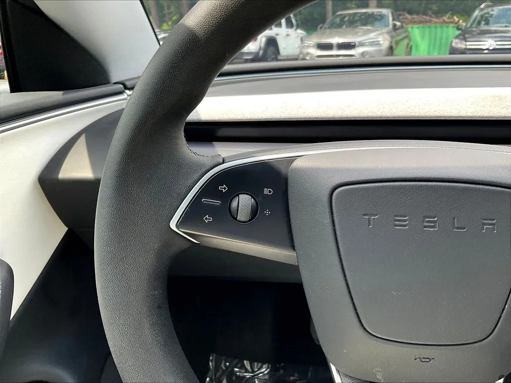 Tesla Model 3 photo 11