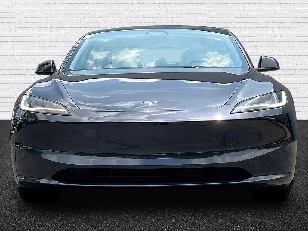 Tesla Model 3 photo 2
