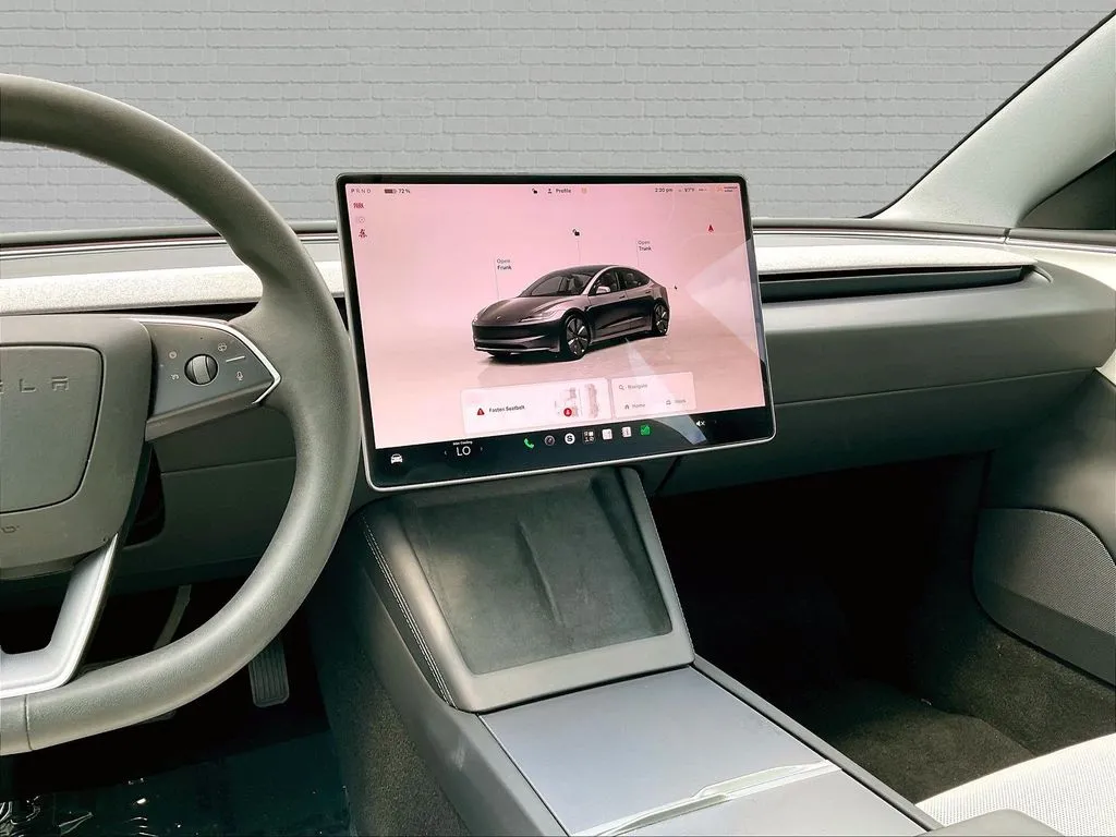Tesla Model 3 photo 9