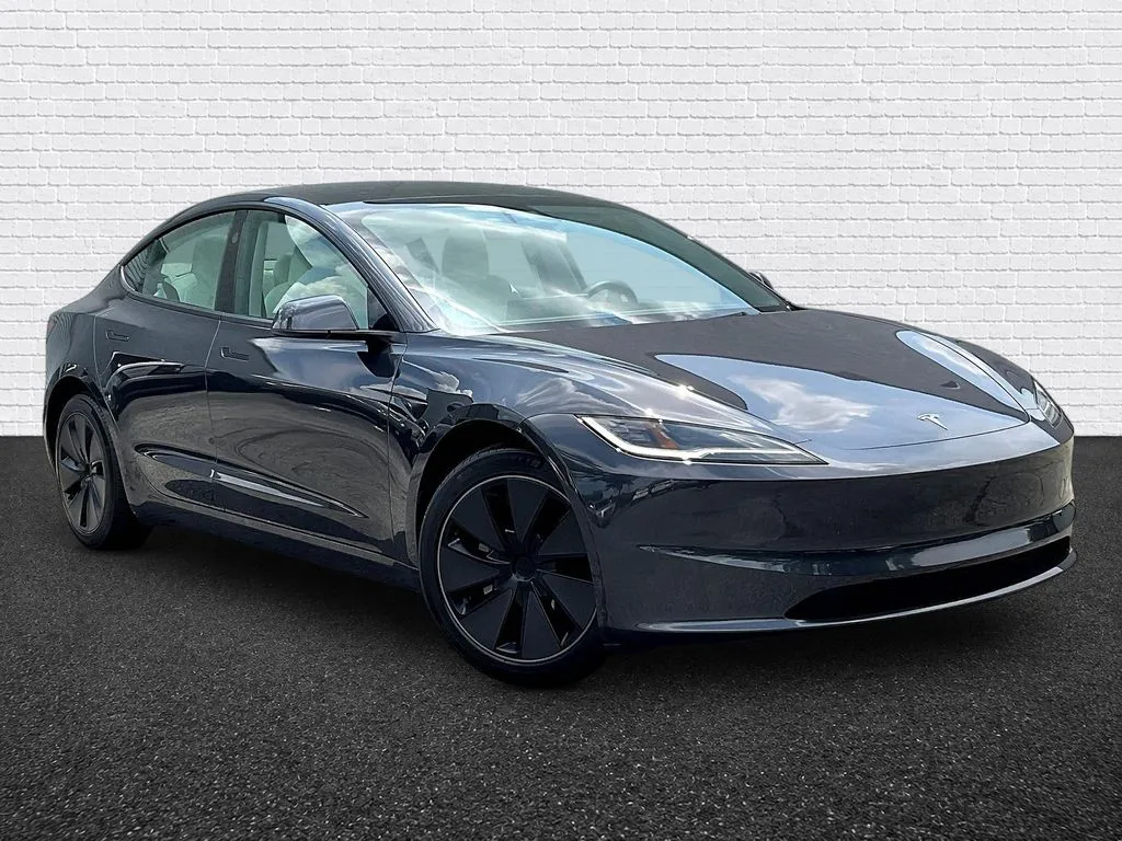 Tesla Model 3 photo 3